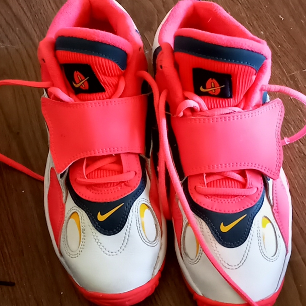 Slightly used Nike air Basketball shoes size 5.5.